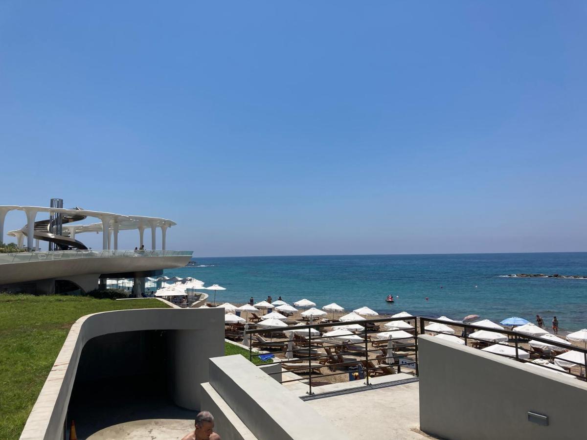 Sun Julz Apartments On The Beach Paphos Esterno foto