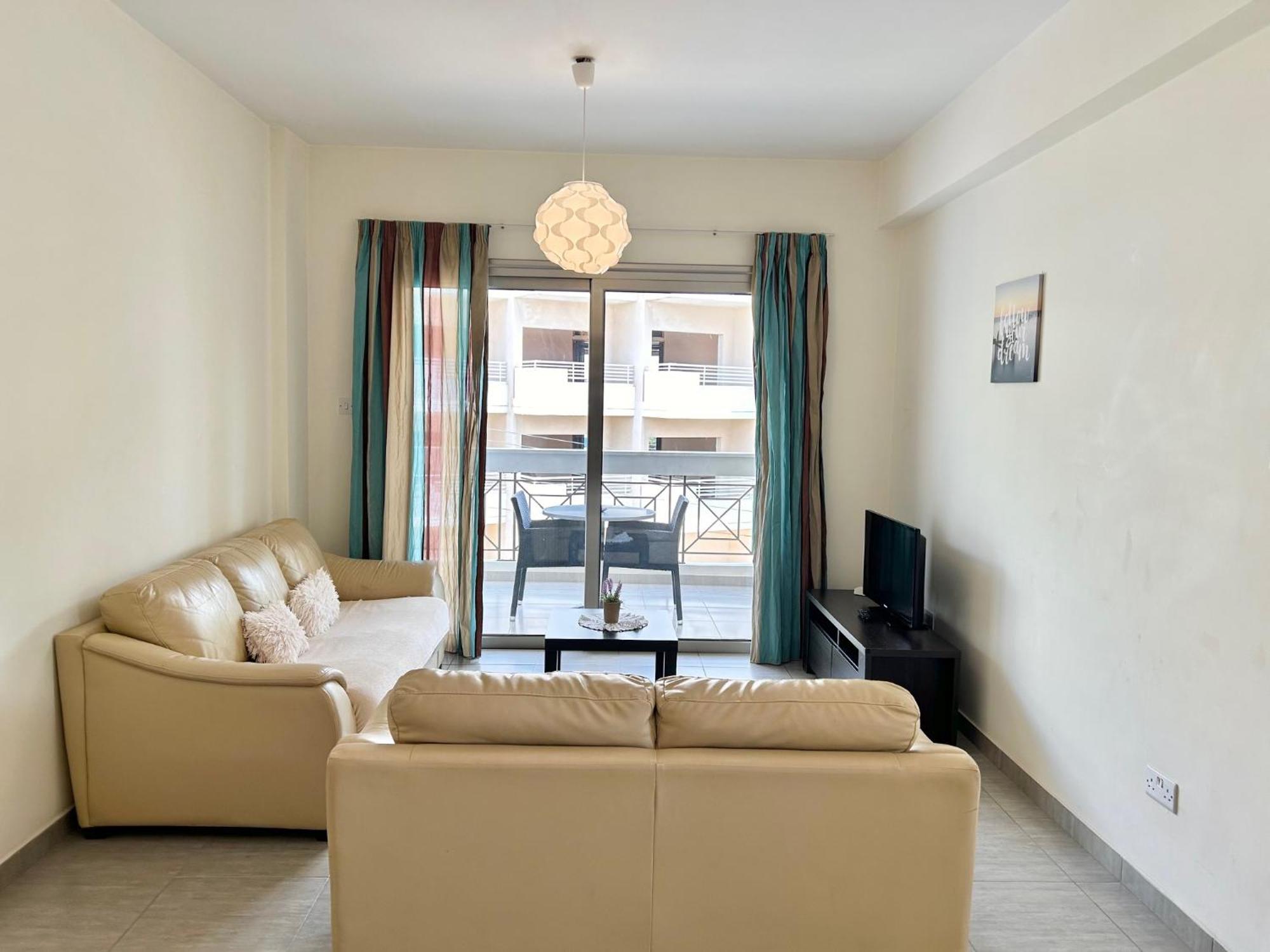 Sun Julz Apartments On The Beach Paphos Esterno foto