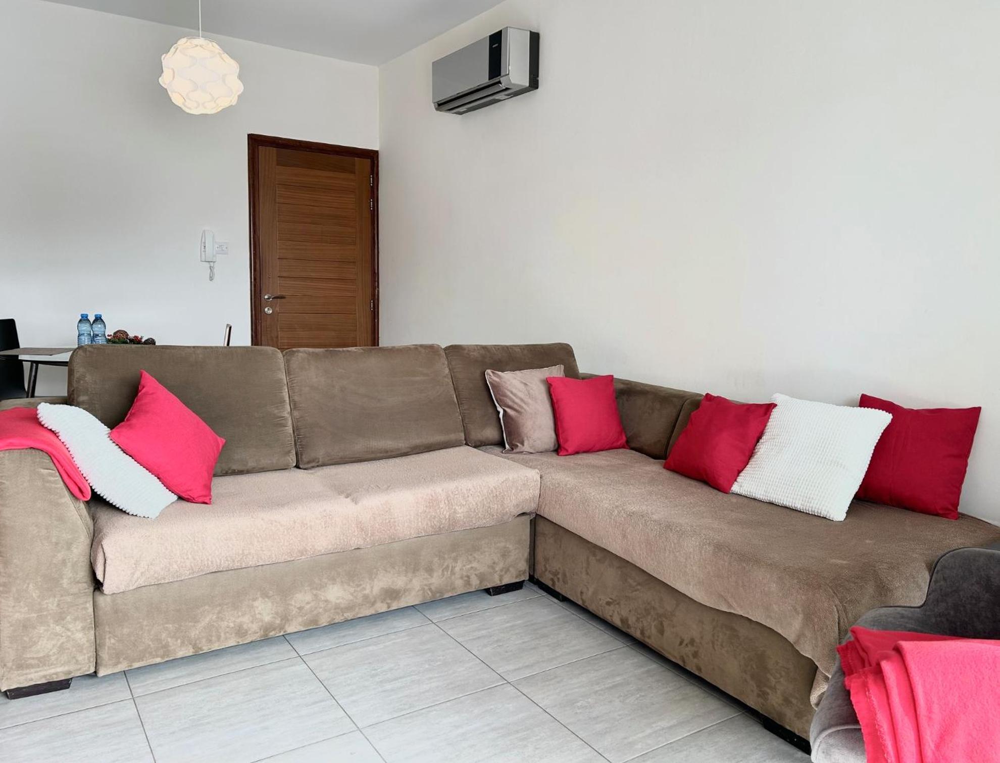 Sun Julz Apartments On The Beach Paphos Esterno foto