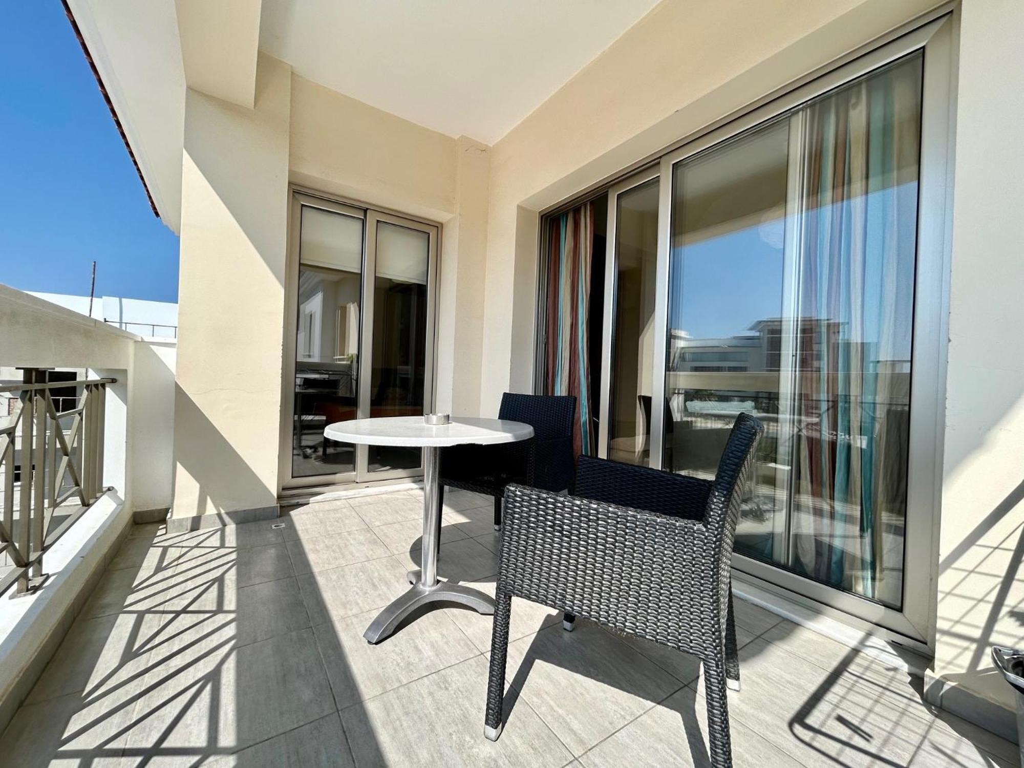 Sun Julz Apartments On The Beach Paphos Esterno foto