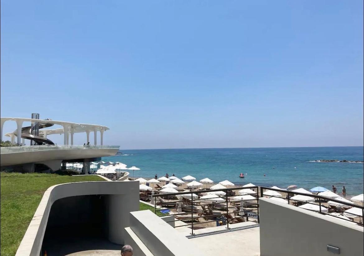 Sun Julz Apartments On The Beach Paphos Esterno foto