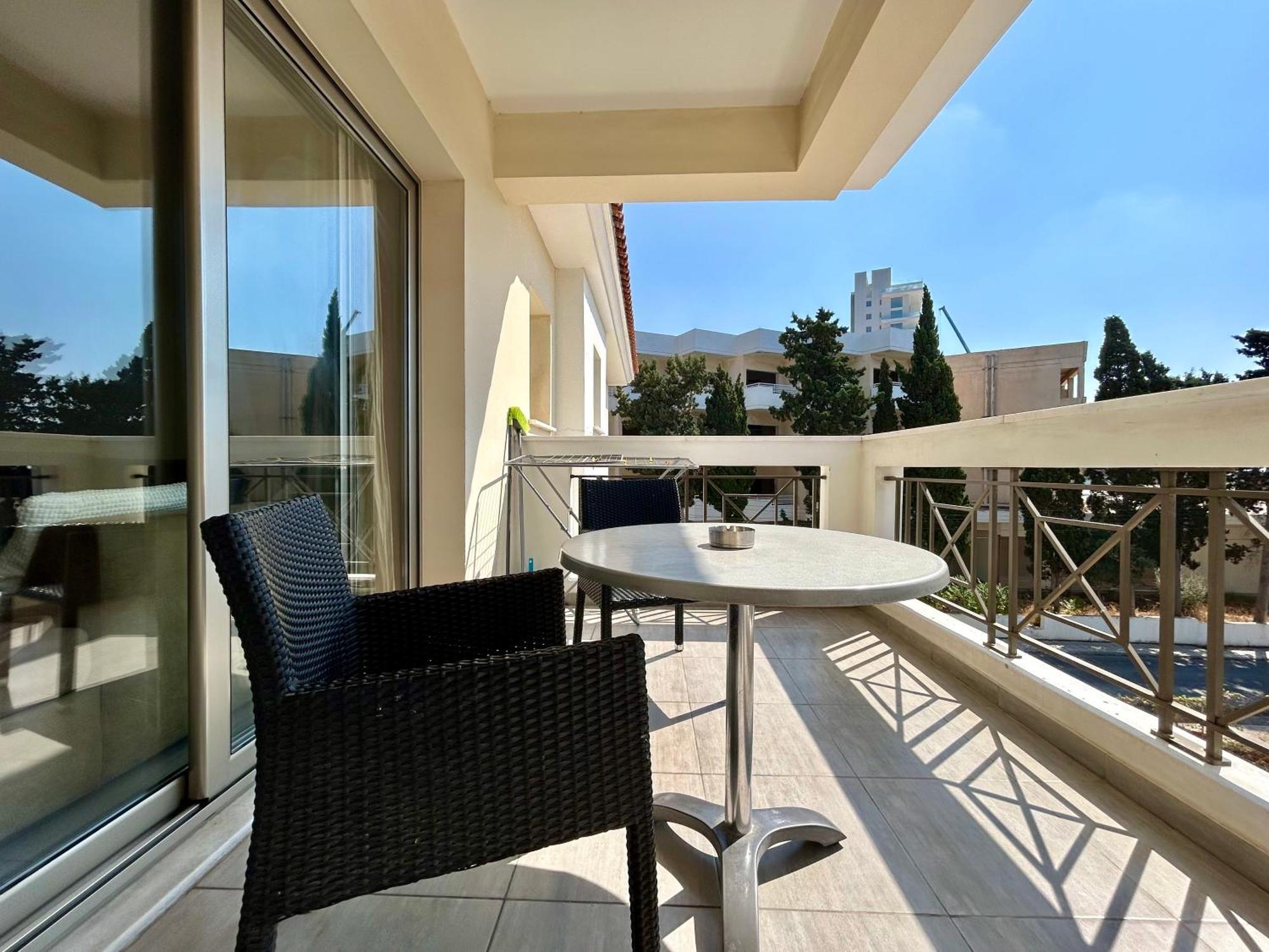 Sun Julz Apartments On The Beach Paphos Esterno foto