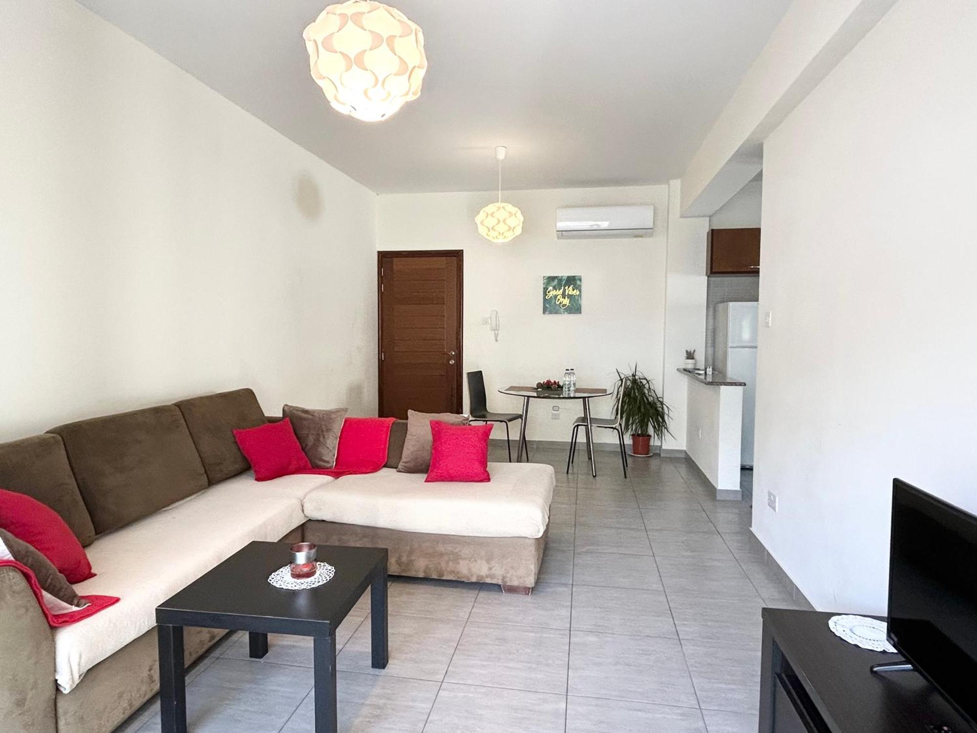 Sun Julz Apartments On The Beach Paphos Esterno foto