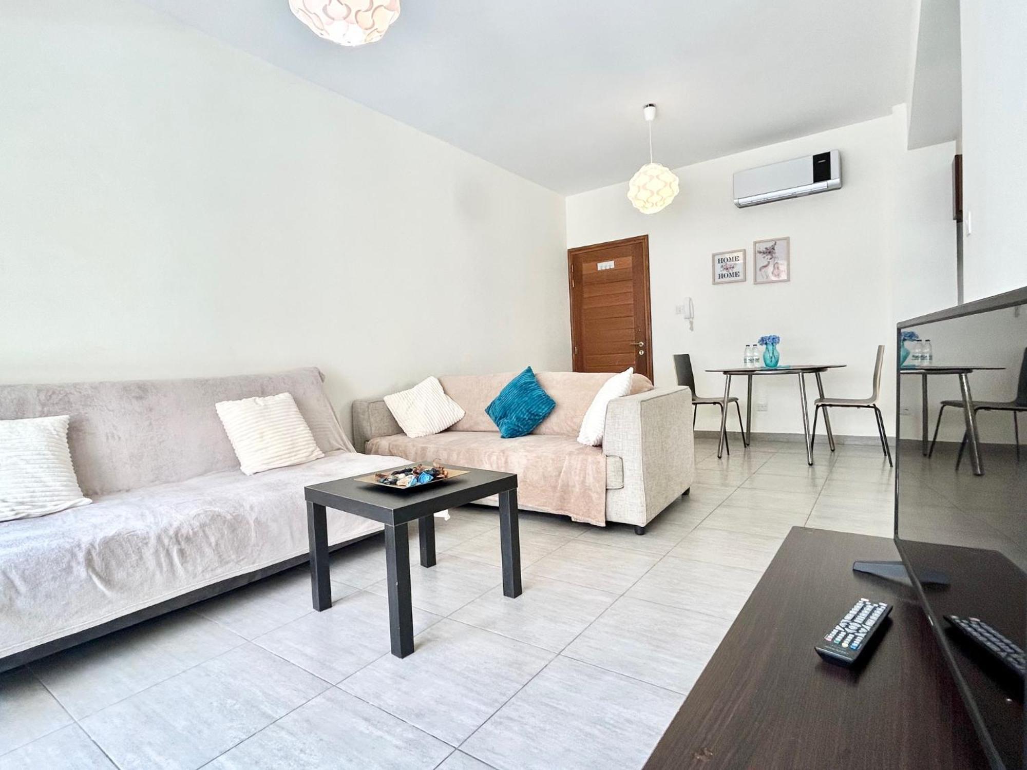 Sun Julz Apartments On The Beach Paphos Esterno foto