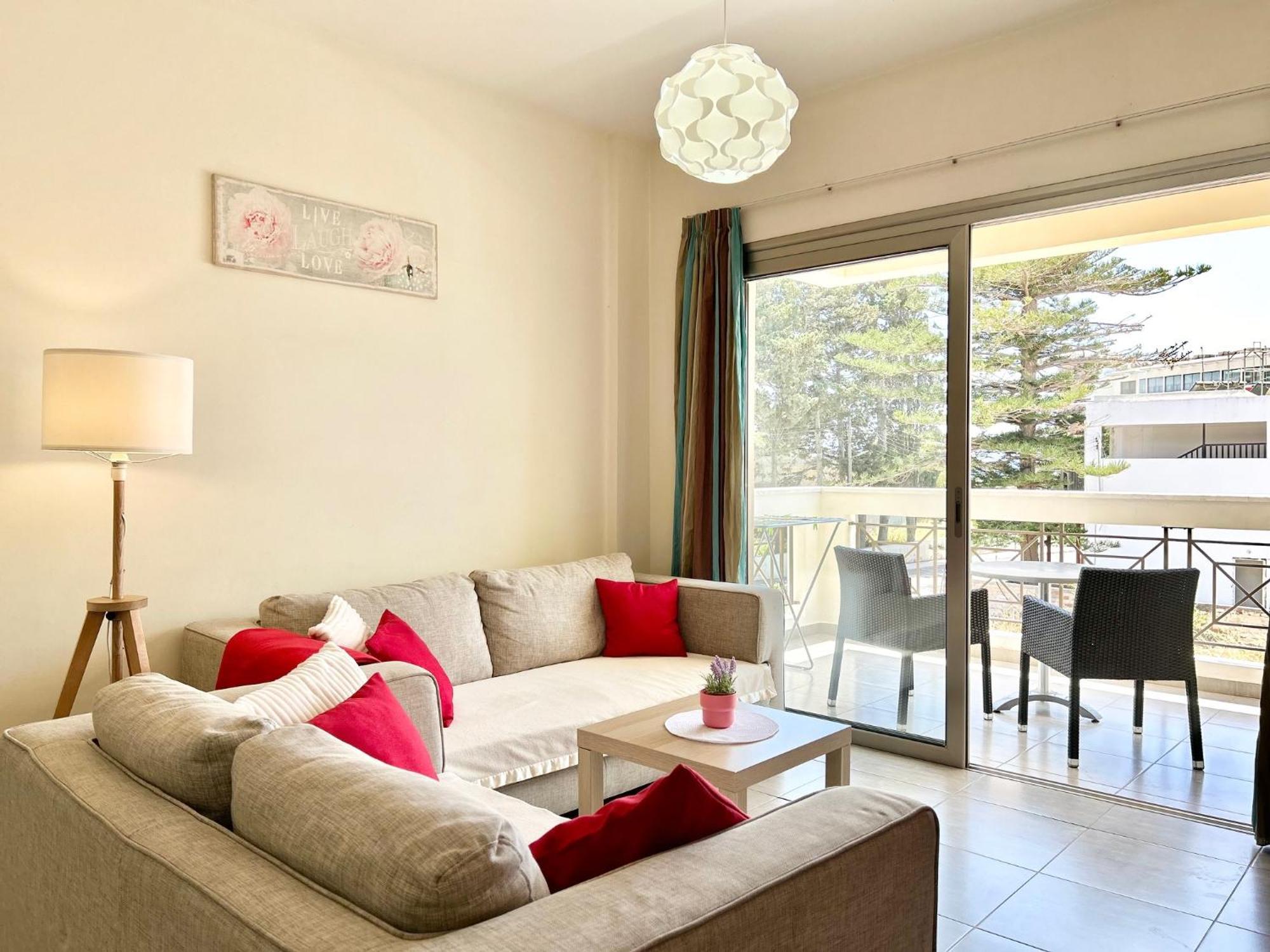 Sun Julz Apartments On The Beach Paphos Esterno foto