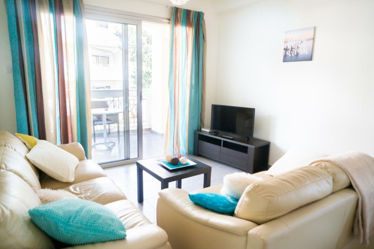 Sun Julz Apartments On The Beach Paphos Esterno foto