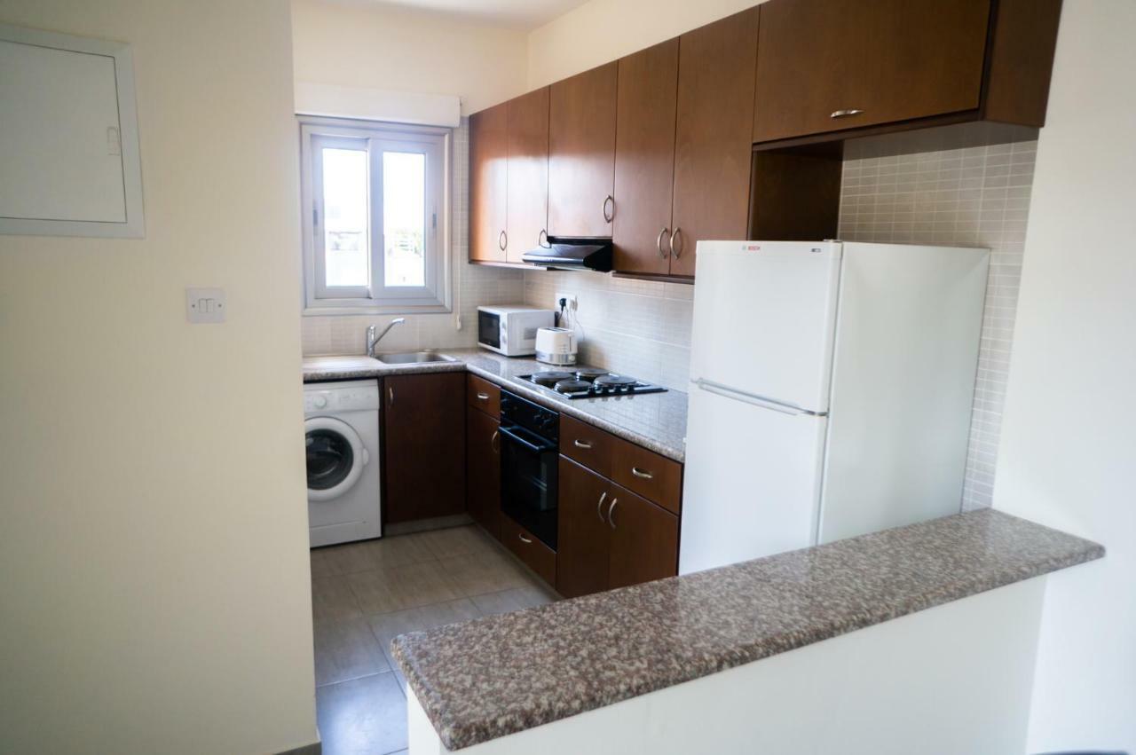 Sun Julz Apartments On The Beach Paphos Esterno foto