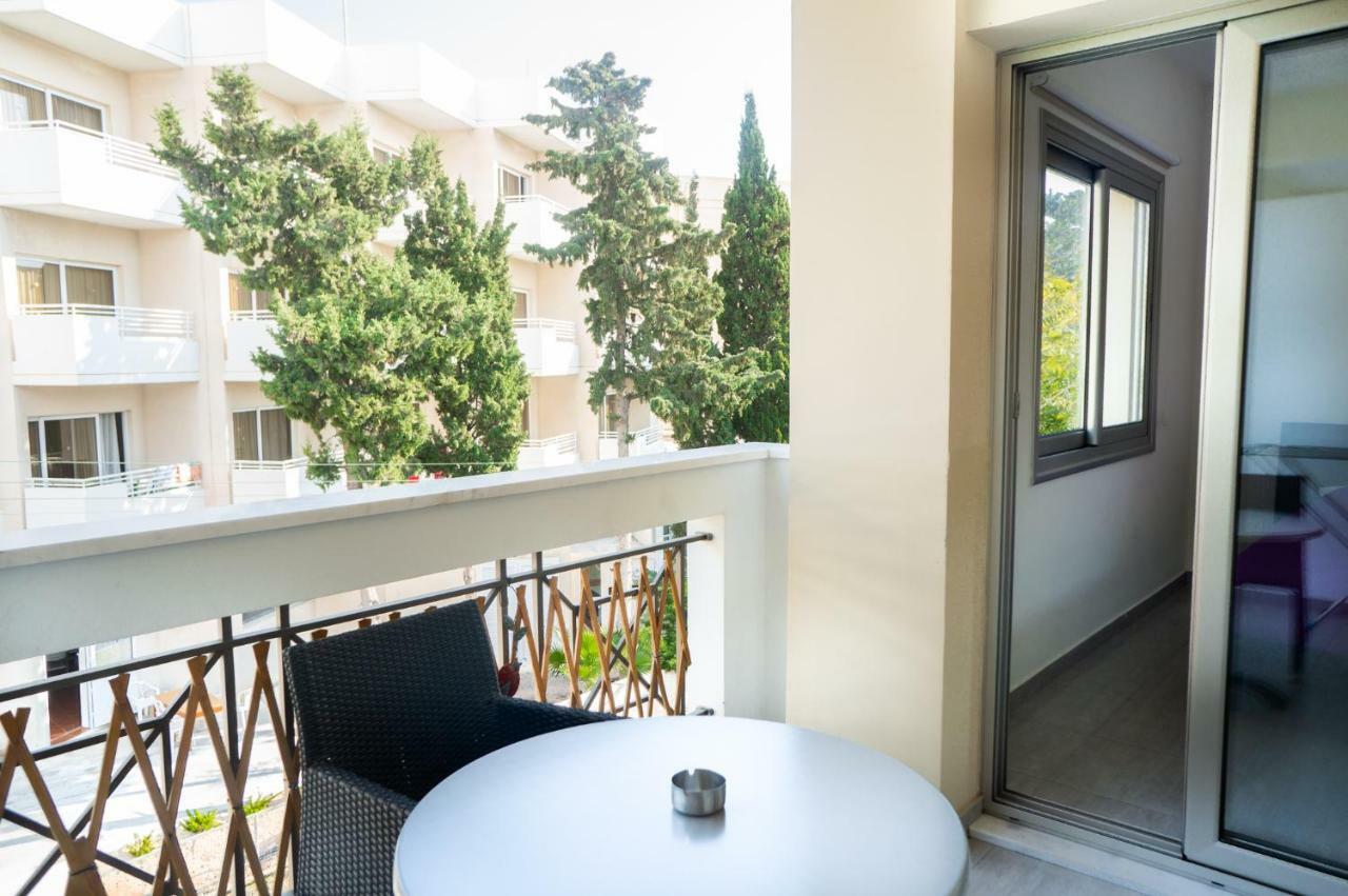Sun Julz Apartments On The Beach Paphos Esterno foto